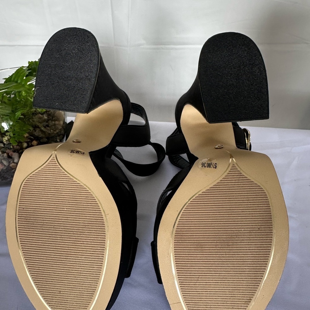 VINCE CAMUTO PLATAFORM  SATIN - Picture 9 of 16